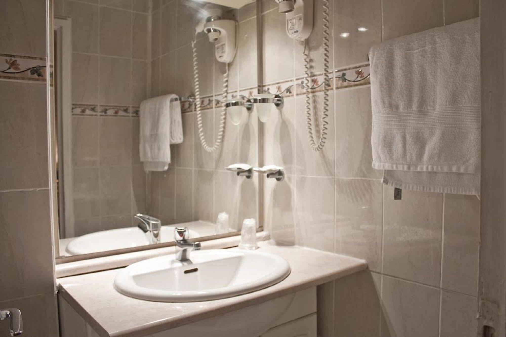 Hotel Hippodrome Париж Екстер'єр фото